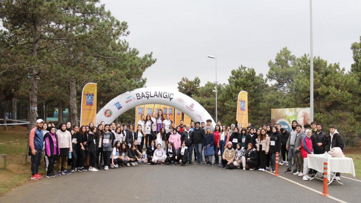 Öğrencimiz İstanbul Gençlik Oyunları İlçeler Arası Kadınlar Kross Koşusu Turnuvası'nda İlk Elemeyi Birinci Olarak Tamamladı